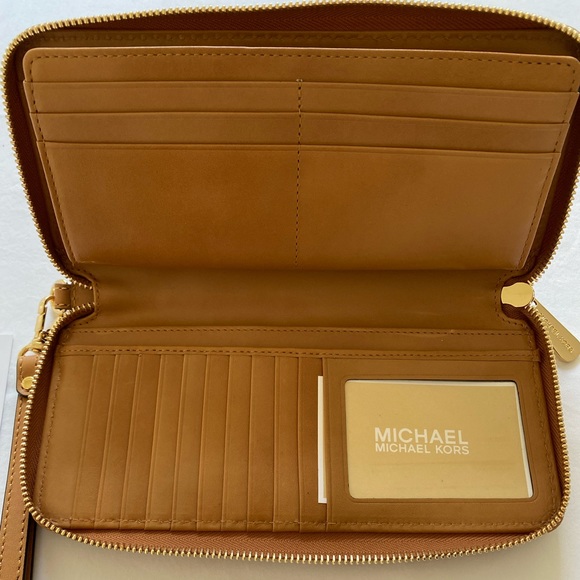 MICHAEL KORS Vivian Travel Continental Tan Woven Leather Wristlet Wallet - Picture 2 of 6